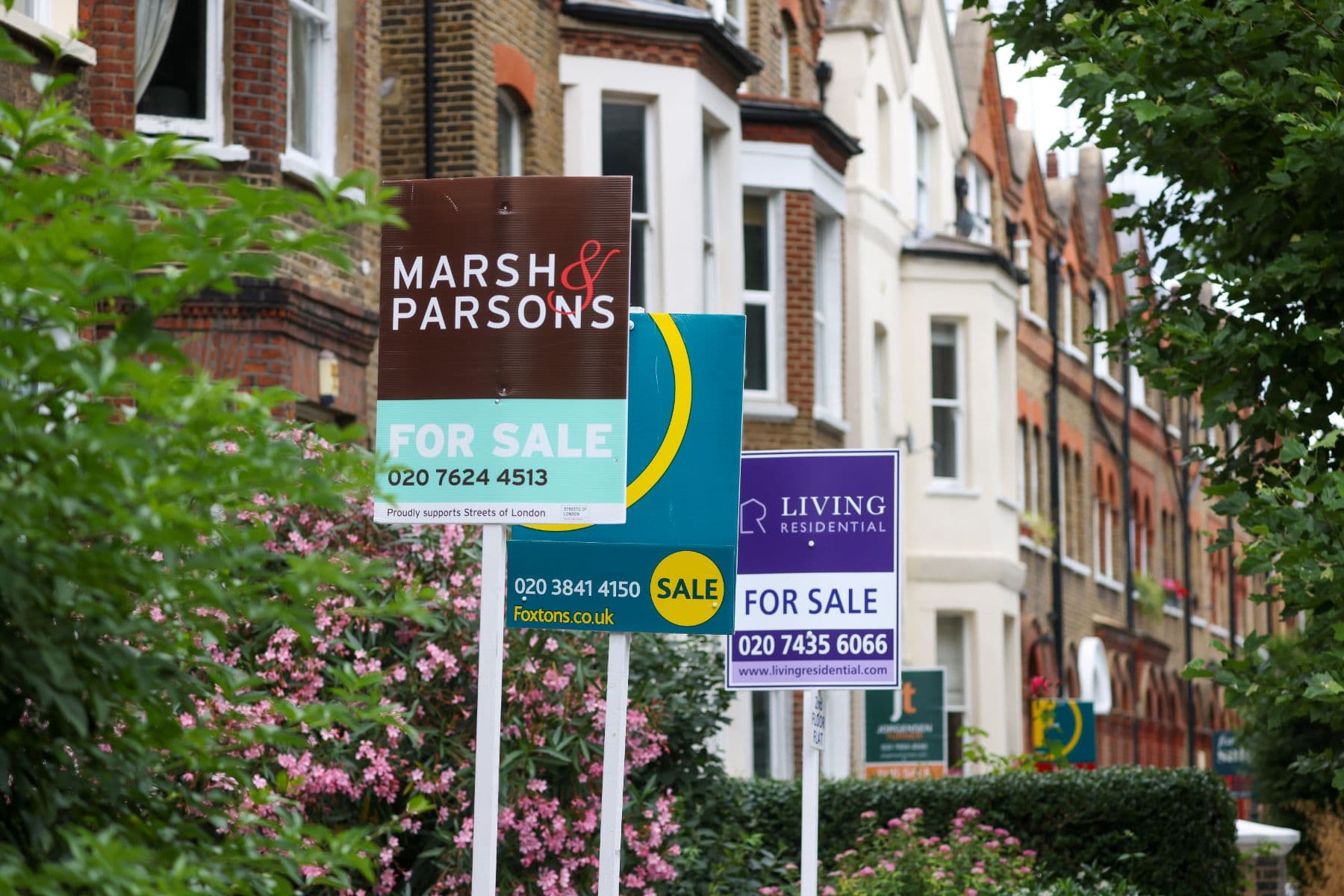 House prices up 2.9% in year to September, says ONS  - Image